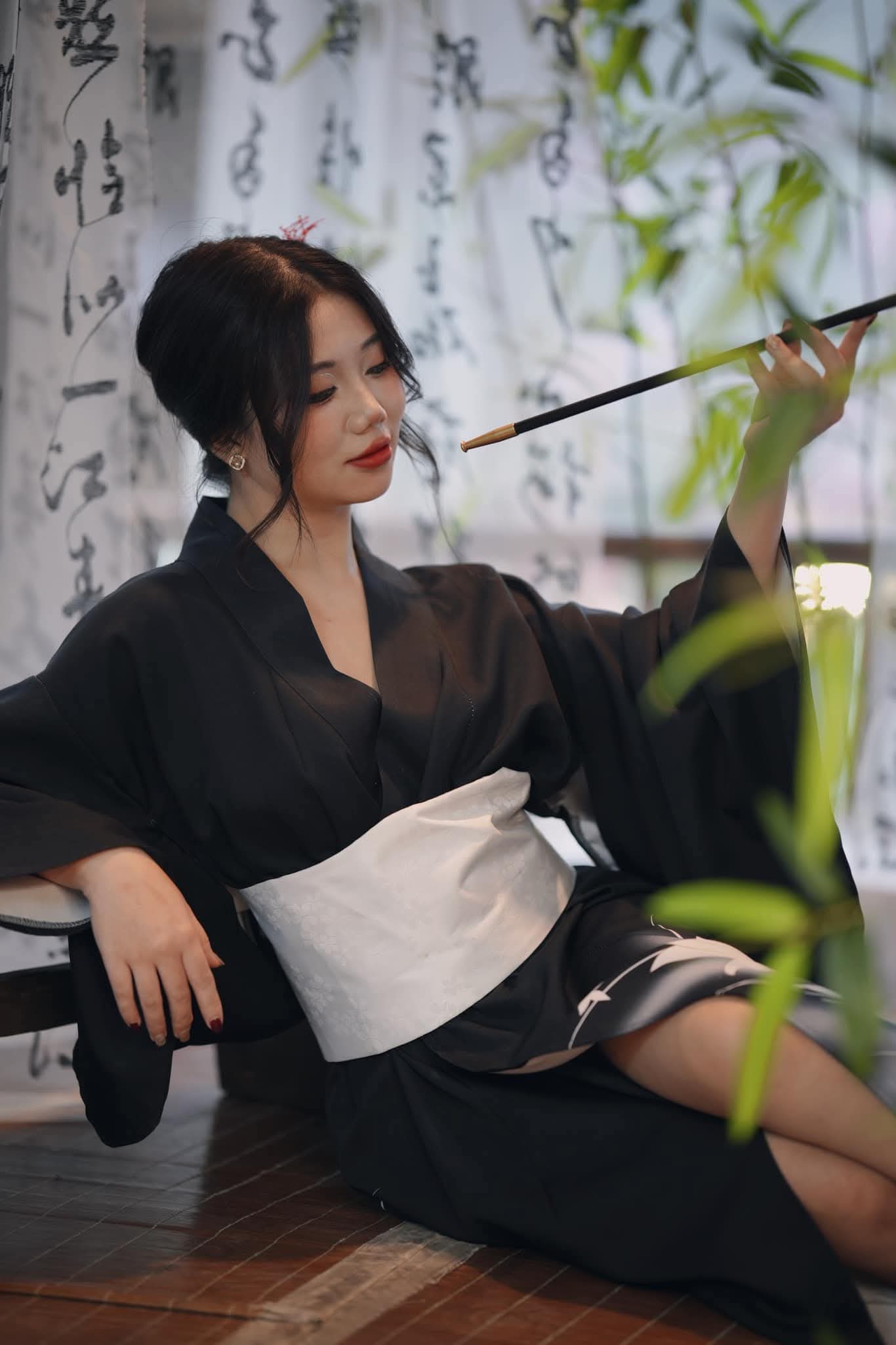 Yukata/Kimono đen hoa trắng dưới tà K11