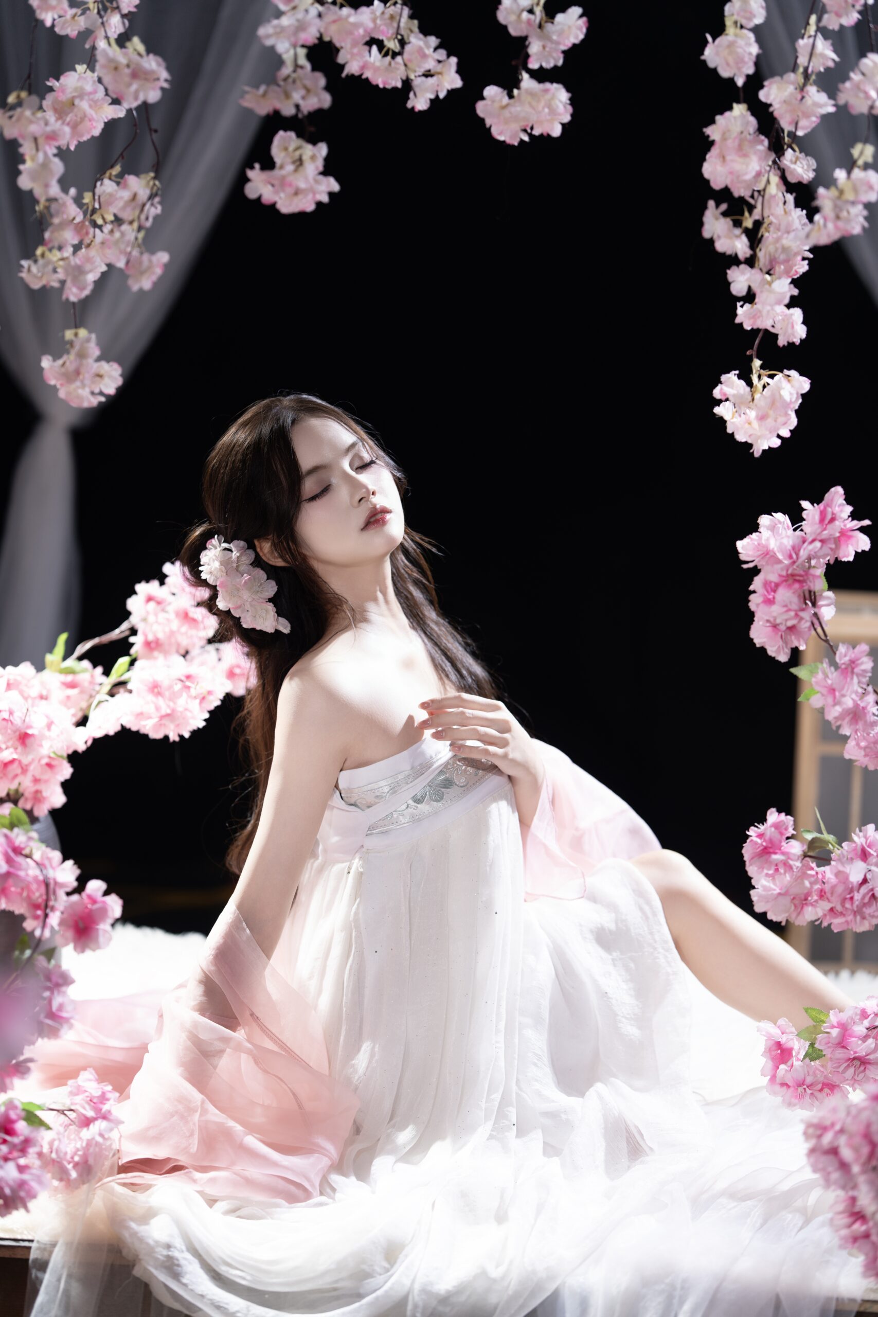 (TNH) Bạch Hồng Tỷ – giá gốc 2.500.000 sale còn 1.299.000