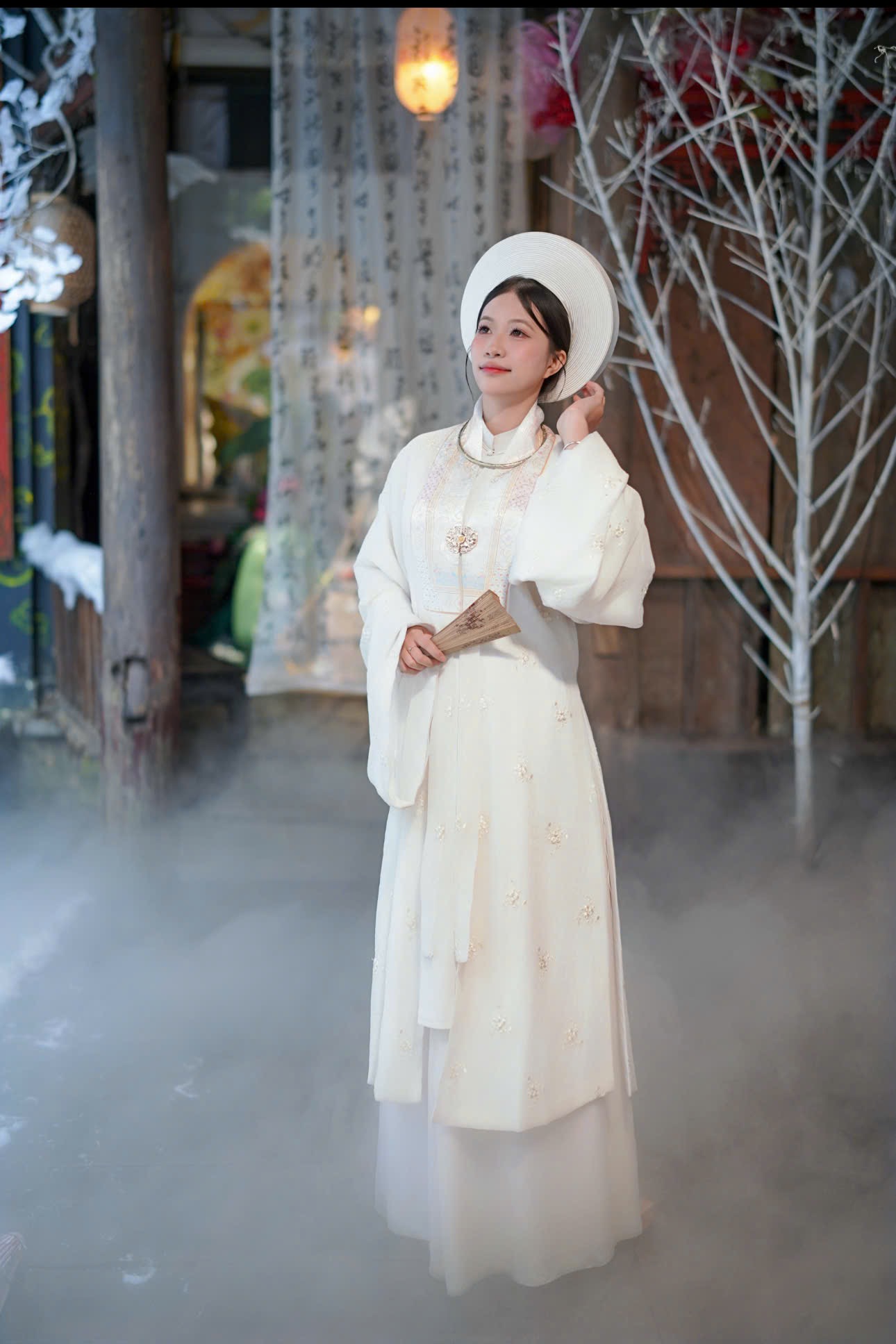 Nhật bình trắng hoa nhí (combo99-799)